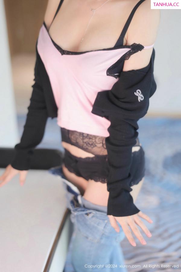   [XiuRen]高清写真图 2024.12.19 No.9620 黎苏苏 黑丝美腿第9张图片